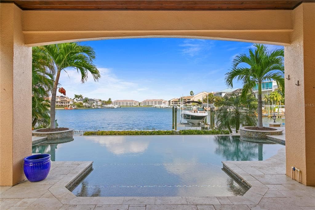 6005 KIPPS COLONY DRIVE E GULFPORT, FL 33707
