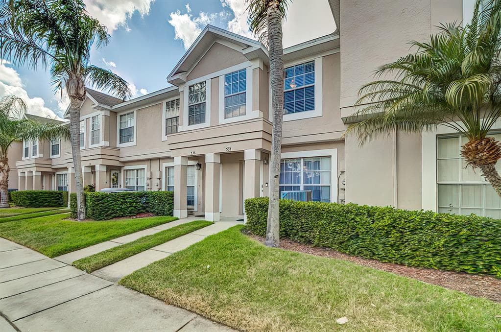 534 KENSINGTON LAKE CIRCLE UNIT 8 BRANDON, FL 33511