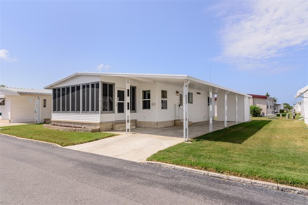 2023 KAHALA DRIVE HOLIDAY, FL 34691