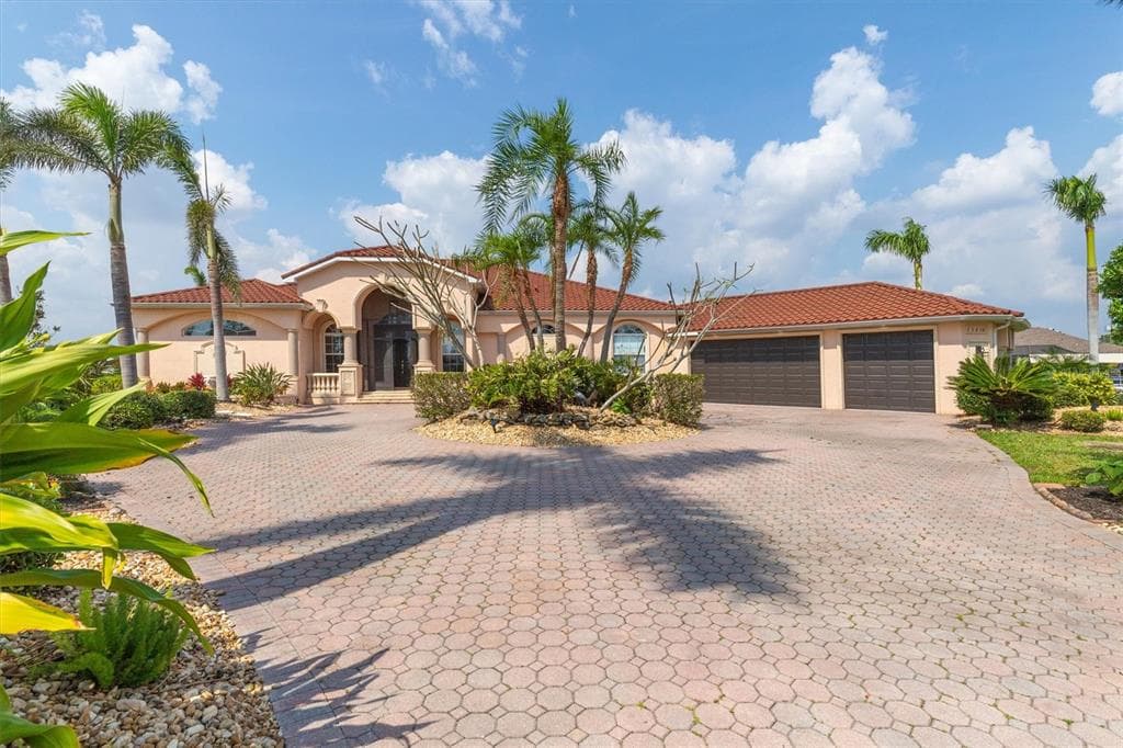15416 ARIBE AVENUE PORT CHARLOTTE, FL 33981