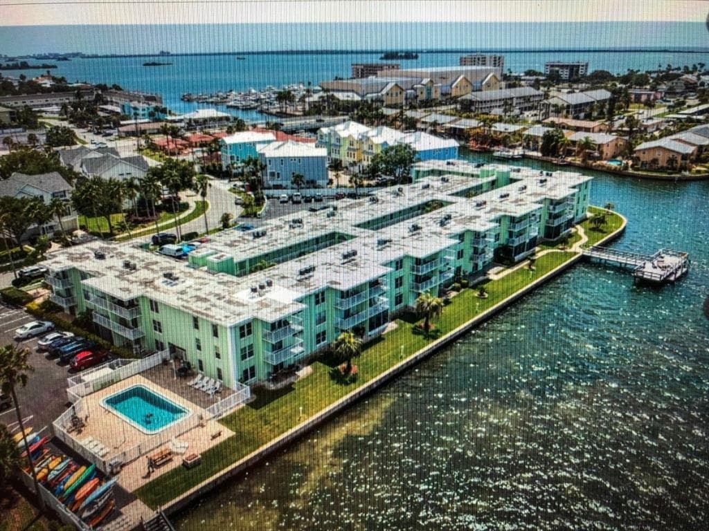 464 N PAULA DRIVE UNIT 305 DUNEDIN, FL 34698