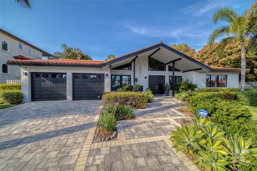 4437 46TH AVENUE S ST PETERSBURG, FL 33711