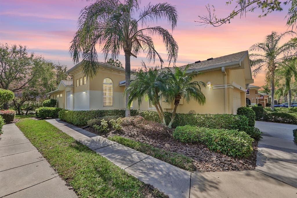 2044 SIFIELD GREENS WAY SUN CITY CENTER, FL 33573