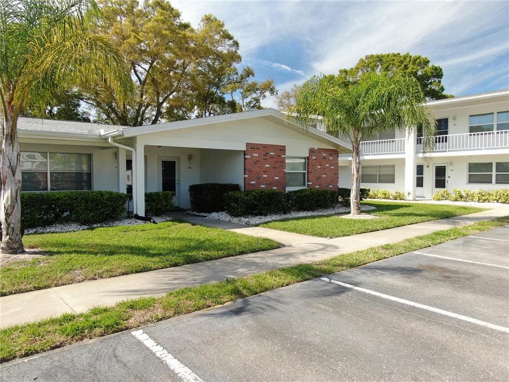 404 BRANDY WINE DRIVE UNIT 404 LARGO, FL 33771