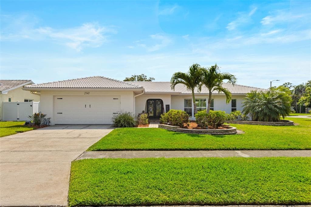2141 WATEROAK DRIVE N
