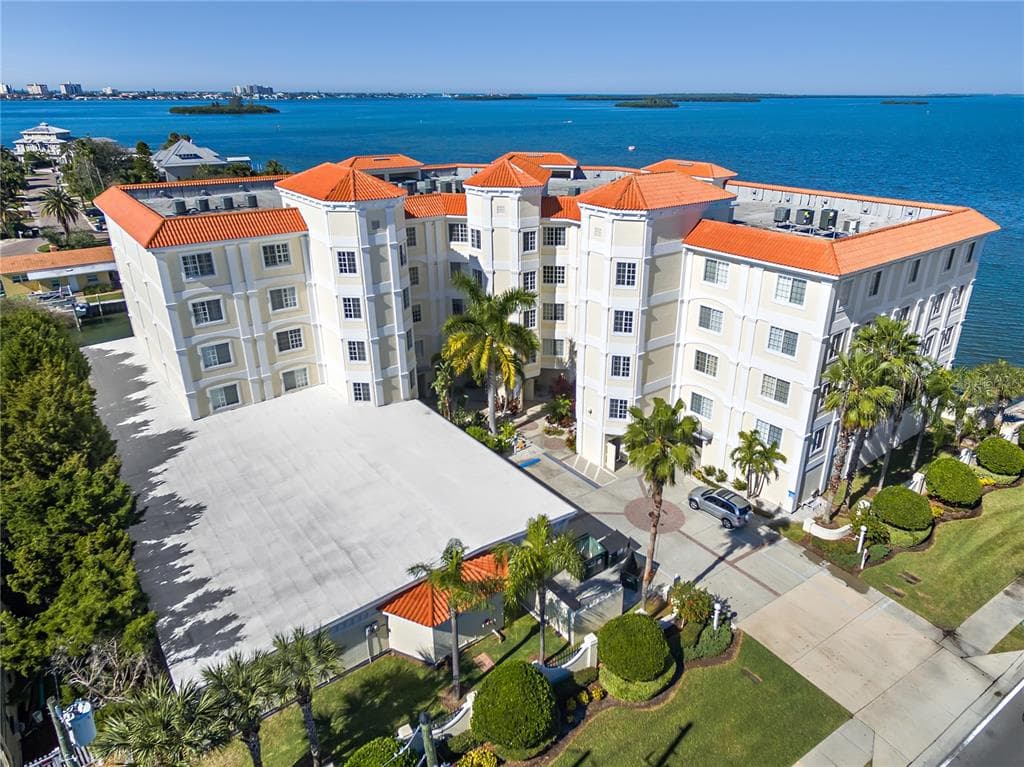 1860 FORT HARRISON AVENUE N UNIT 204 CLEARWATER, FL 33755