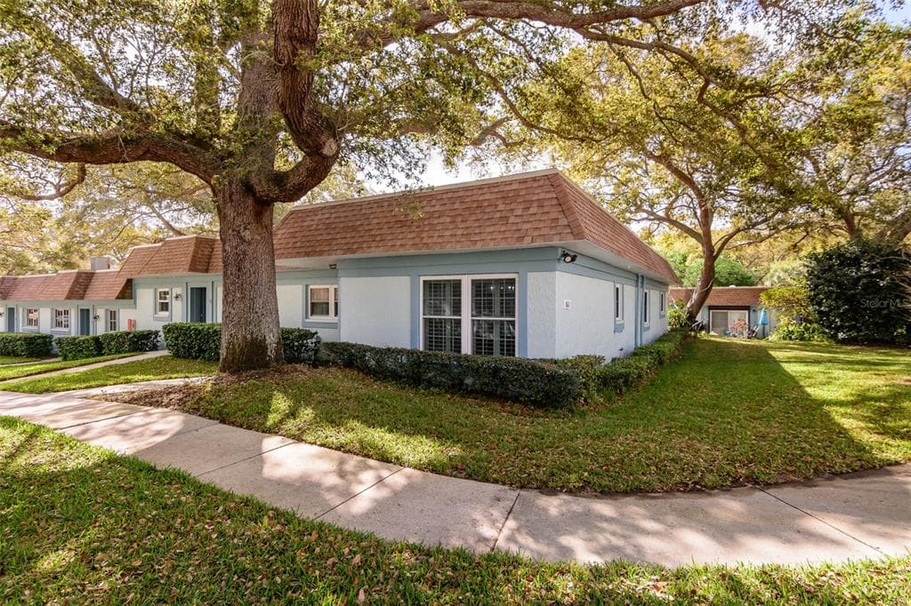 860 LOCH LINNHE LANE UNIT 119 DUNEDIN, FL 34698