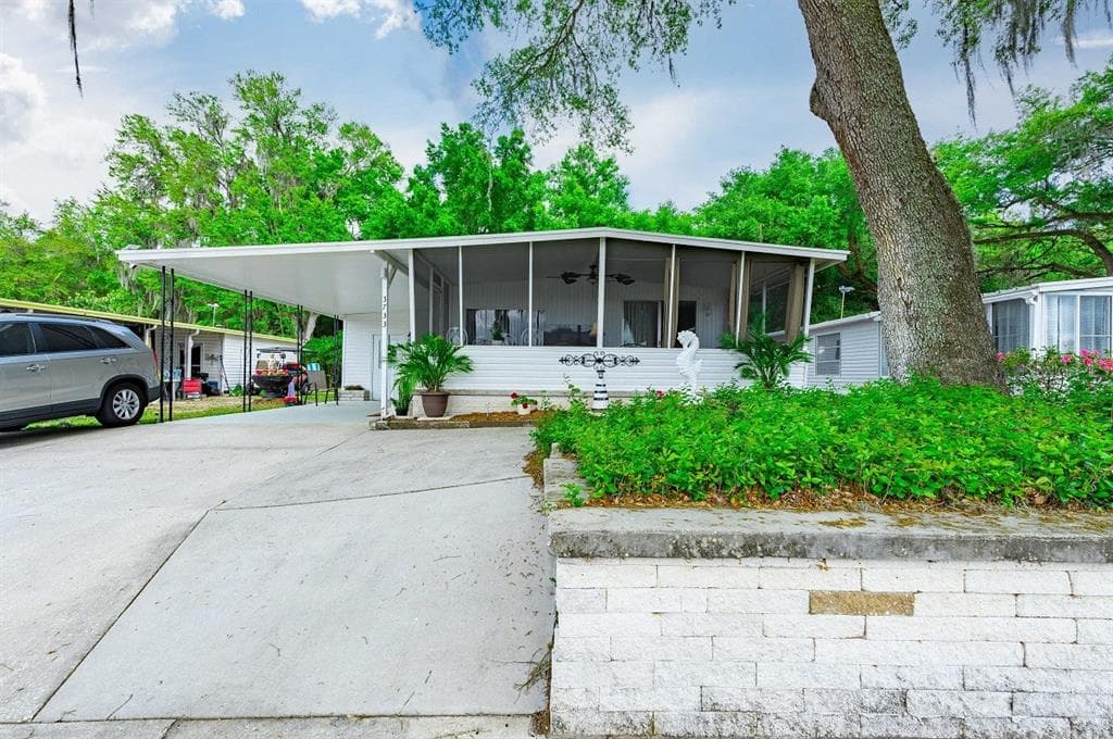 3733 MULLER DRIVE ZEPHYRHILLS, FL 33540