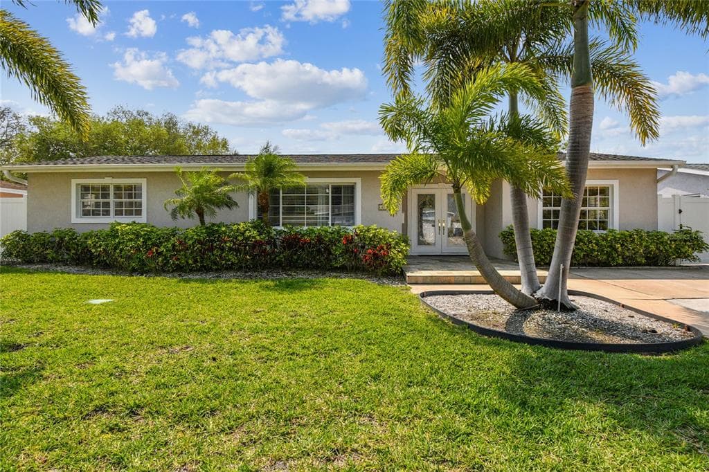 6770 32ND AVENUE N ST PETERSBURG, FL 33710