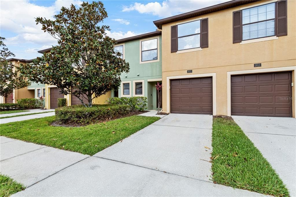 2615 OLEANDER LAKES DRIVE BRANDON, FL 33511