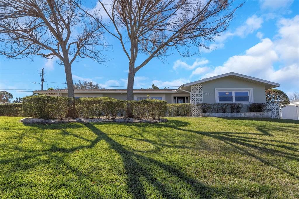 3924 HIGH BLUFF DRIVE LARGO, FL 33770