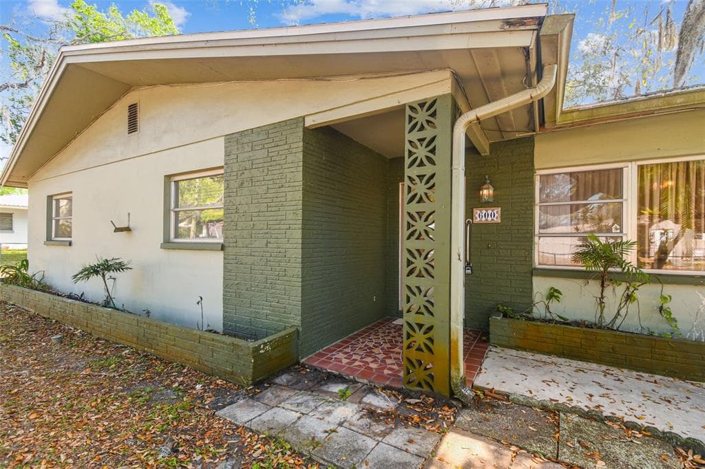 600 E CENTER STREET TARPON SPRINGS, FL 34689