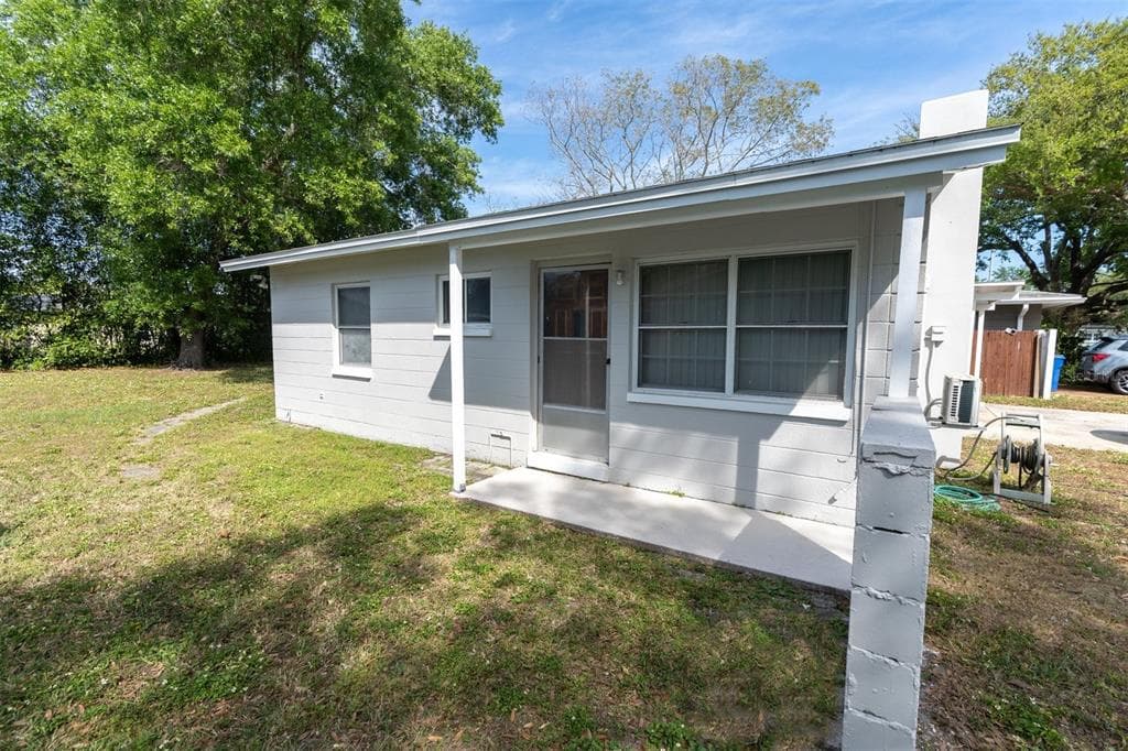 1061 76TH AVENUE N ST PETERSBURG, FL 33702