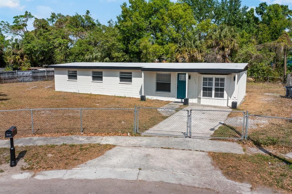 1304 WINDSOR WAY TAMPA, FL 33619