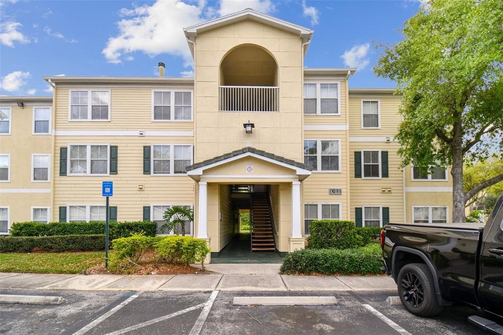 18131 STERLING GATE CIRCLE UNIT 18131 TAMPA, FL 33647