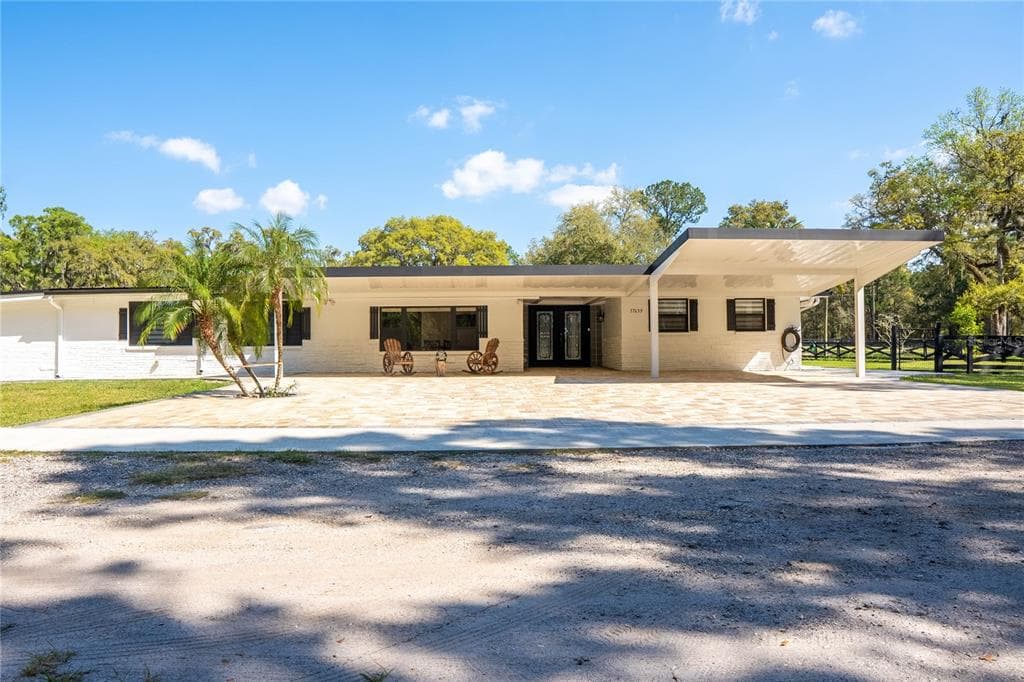17639 PALAMINO LAKE DRIVE DADE CITY, FL 33523