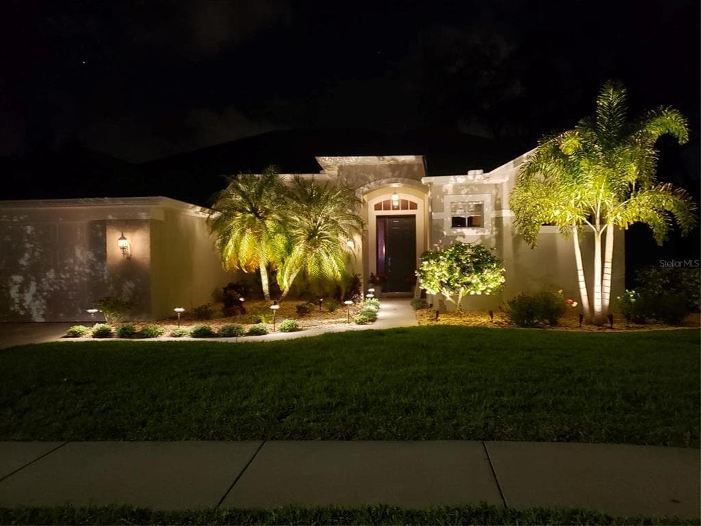 1670 HERITAGE OAKS COURT TARPON SPRINGS, FL 34689