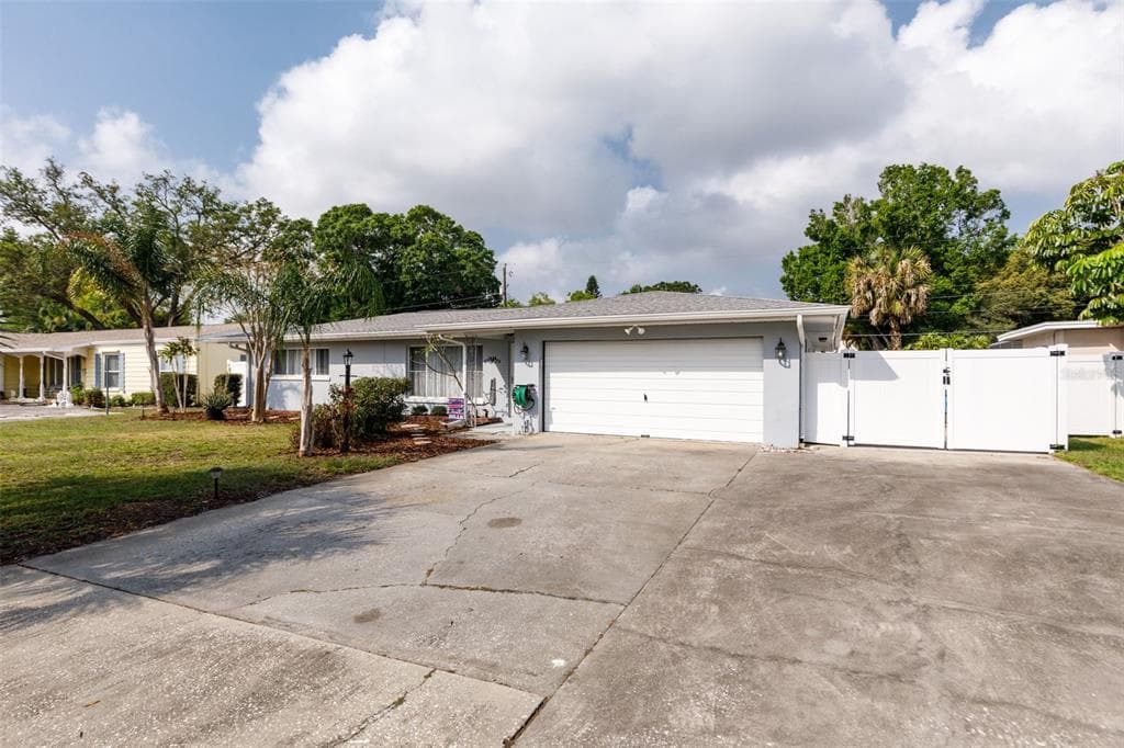 1438 EASTFIELD DRIVE CLEARWATER, FL 33764