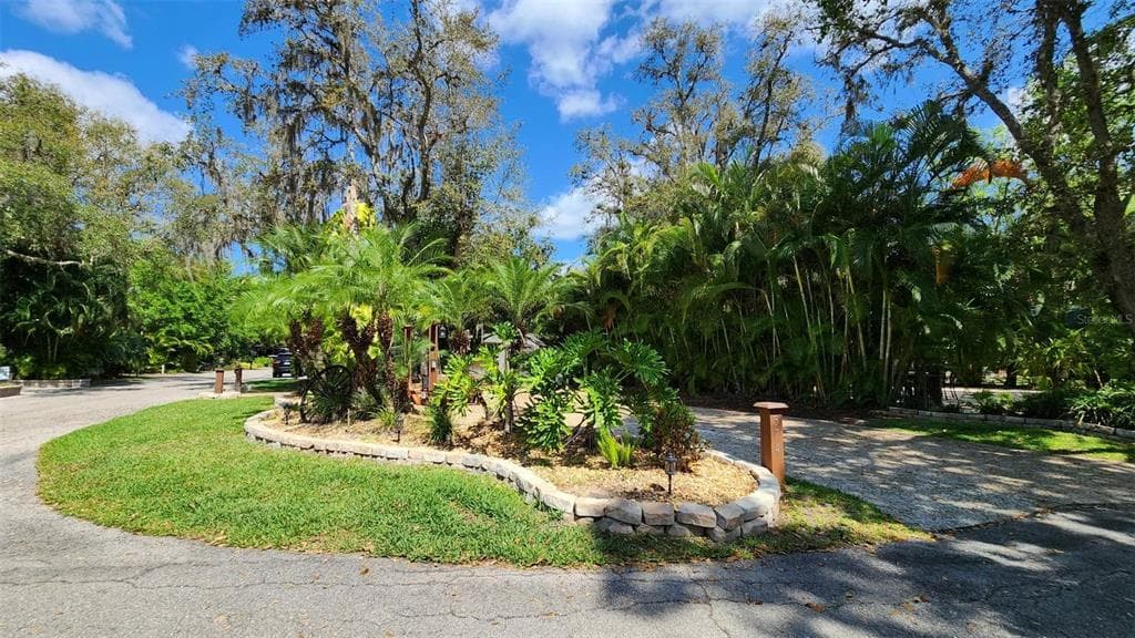 374 BEAR TRAIL LAKE WALES, FL 33898