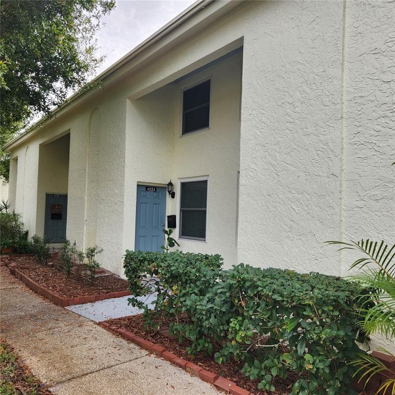 4224 LA DEGA COURT TAMPA, FL 33611