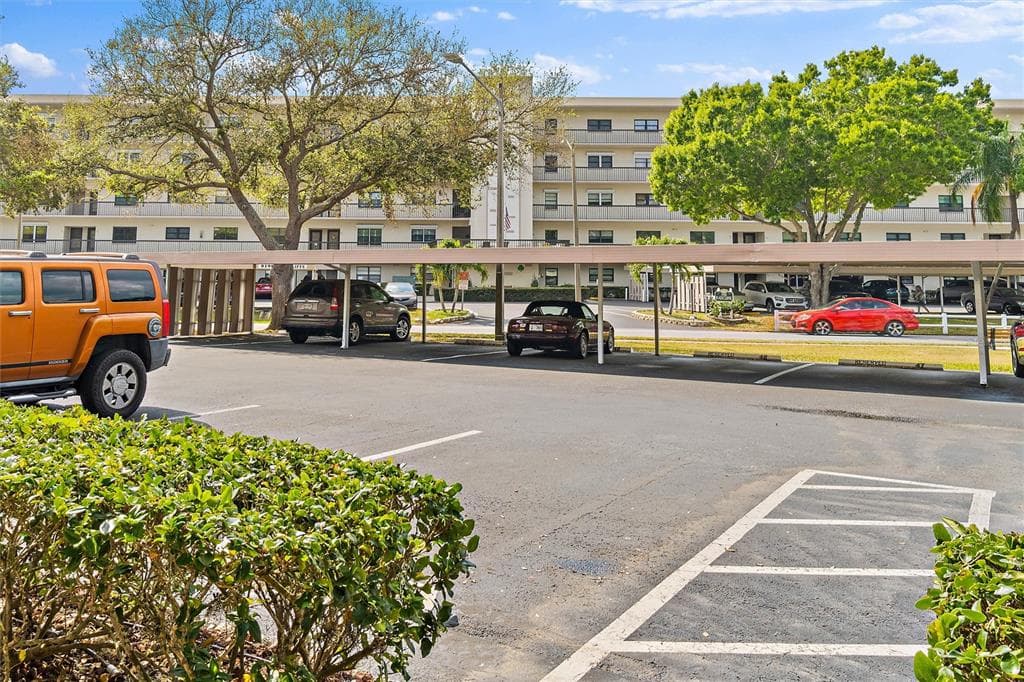 8199 TERRACE GARDEN DRIVE N UNIT 104 ST PETERSBURG, FL 33709