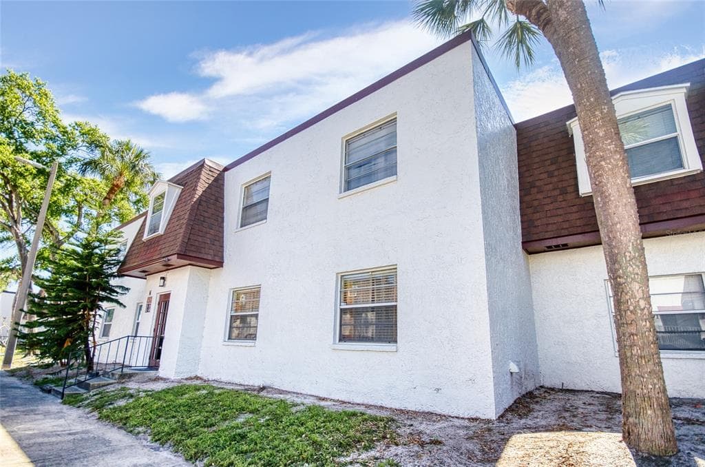 9126 TUDOR DRIVE UNIT M104 TAMPA, FL 33615