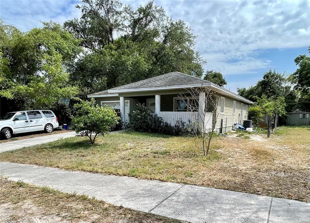 628 E CENTER STREET TARPON SPRINGS, FL 34689