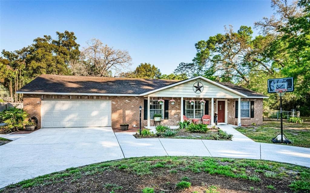 1805 PARKWOOD DRIVE VALRICO, FL 33594