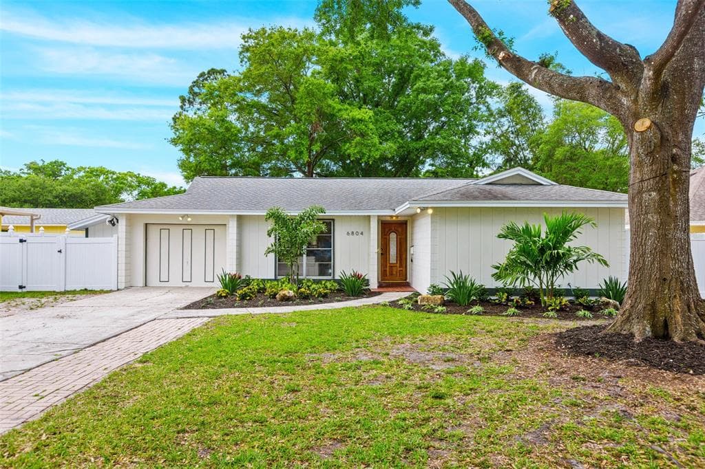 6804 AMBASSADOR COURT TAMPA, FL 33615