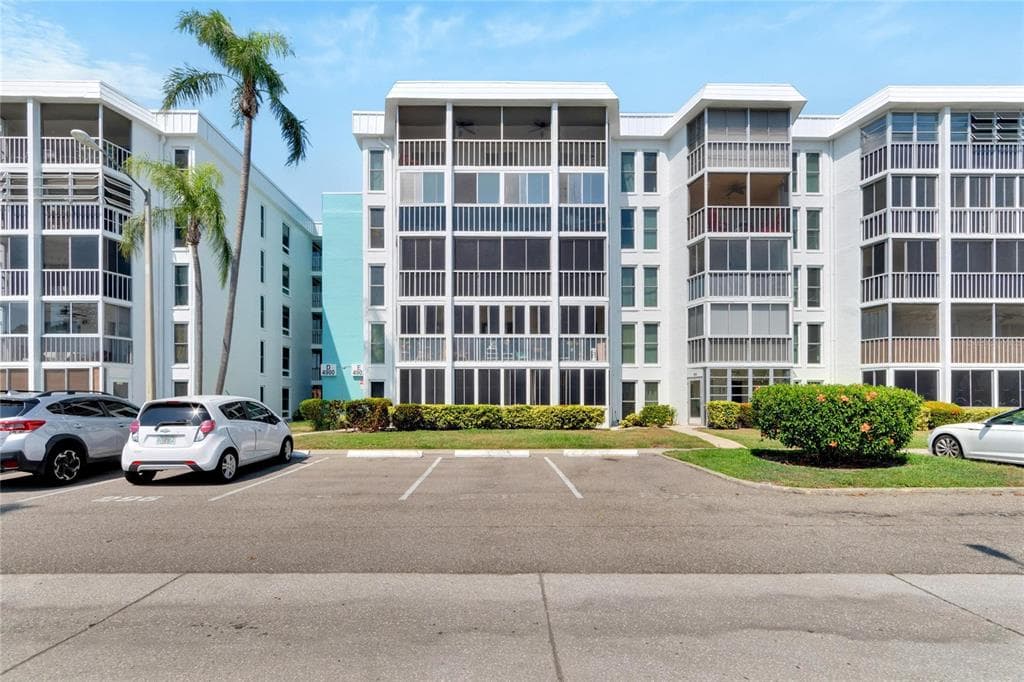 4902 38TH WAY S UNIT 307 ST PETERSBURG, FL 33711