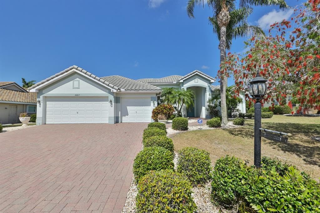 2205 PLATINUM DRIVE SUN CITY CENTER, FL 33573