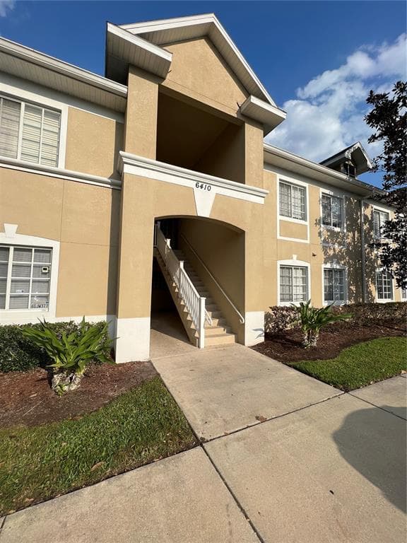 6410 HOLLYDALE PLACE UNIT 202 RIVERVIEW, FL 33578