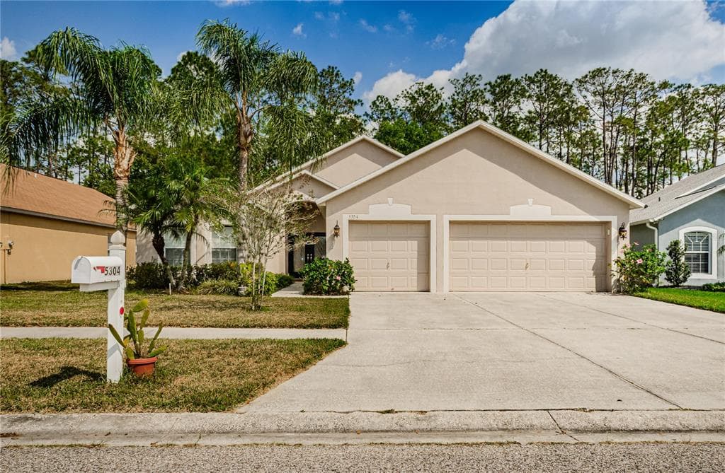 5304 BRADDOCK DRIVE ZEPHYRHILLS, FL 33541