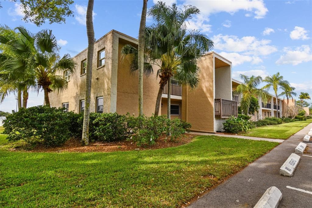 12300 PARK BOULEVARD UNIT 215 SEMINOLE, FL 33772