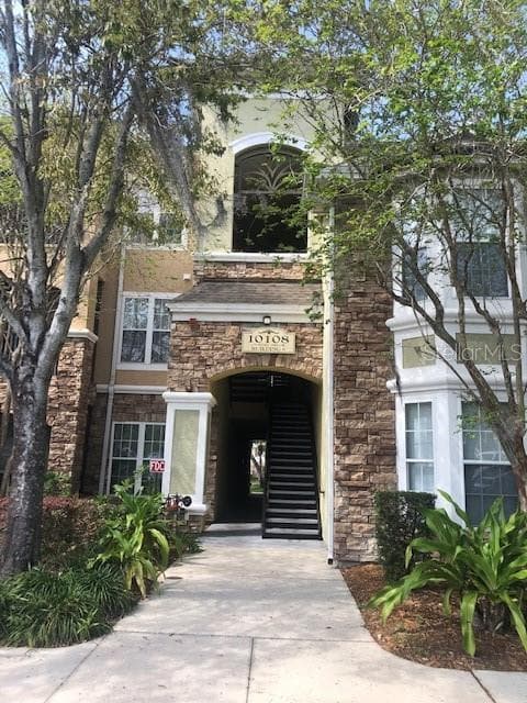 10108 COURTNEY OAKS CIRCLE UNIT 203 TAMPA, FL 33619