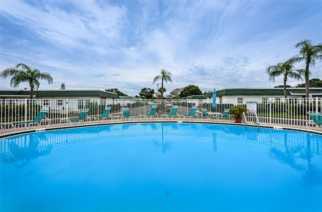 7815 38TH TERRACE N ST PETERSBURG, FL 33709