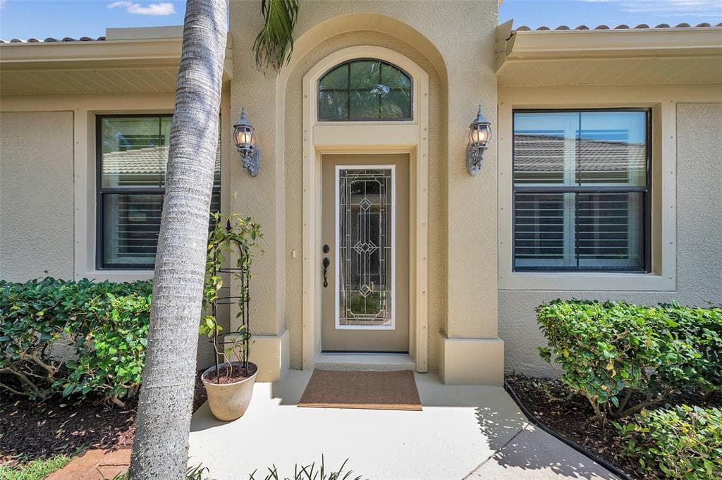 8221 LAPIN COURT SEMINOLE, FL 33777