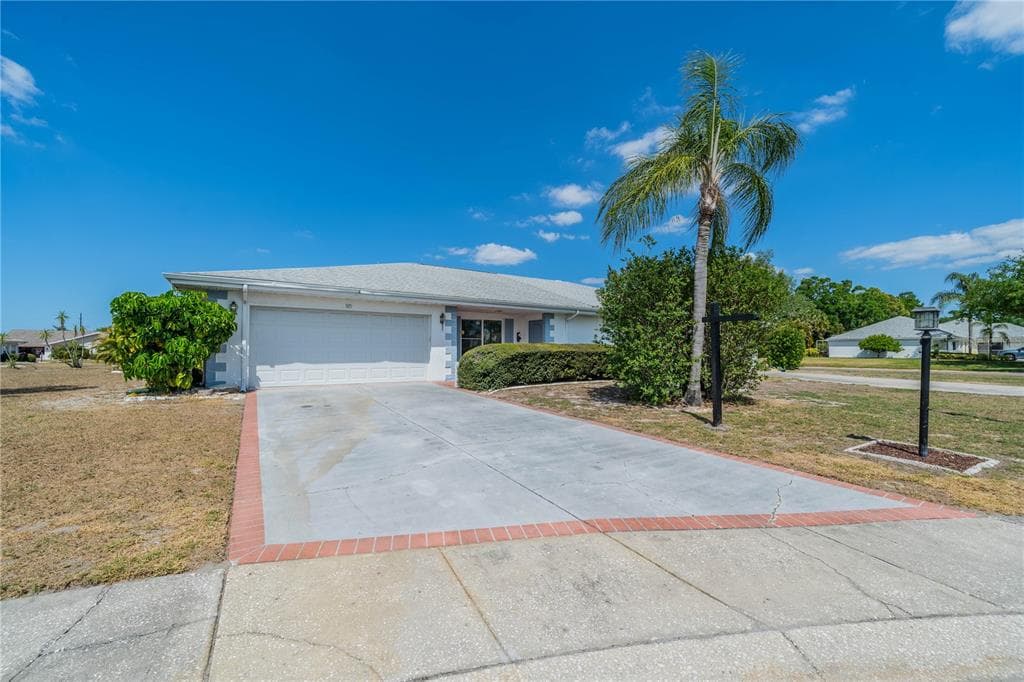 305 HICKORY STICK COURT SUN CITY CENTER, FL 33573