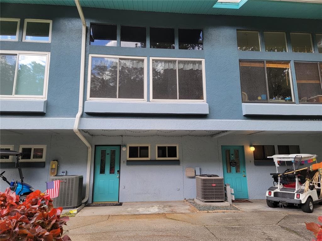 1825 MAZO MANOR UNIT V-6 LUTZ, FL 33558