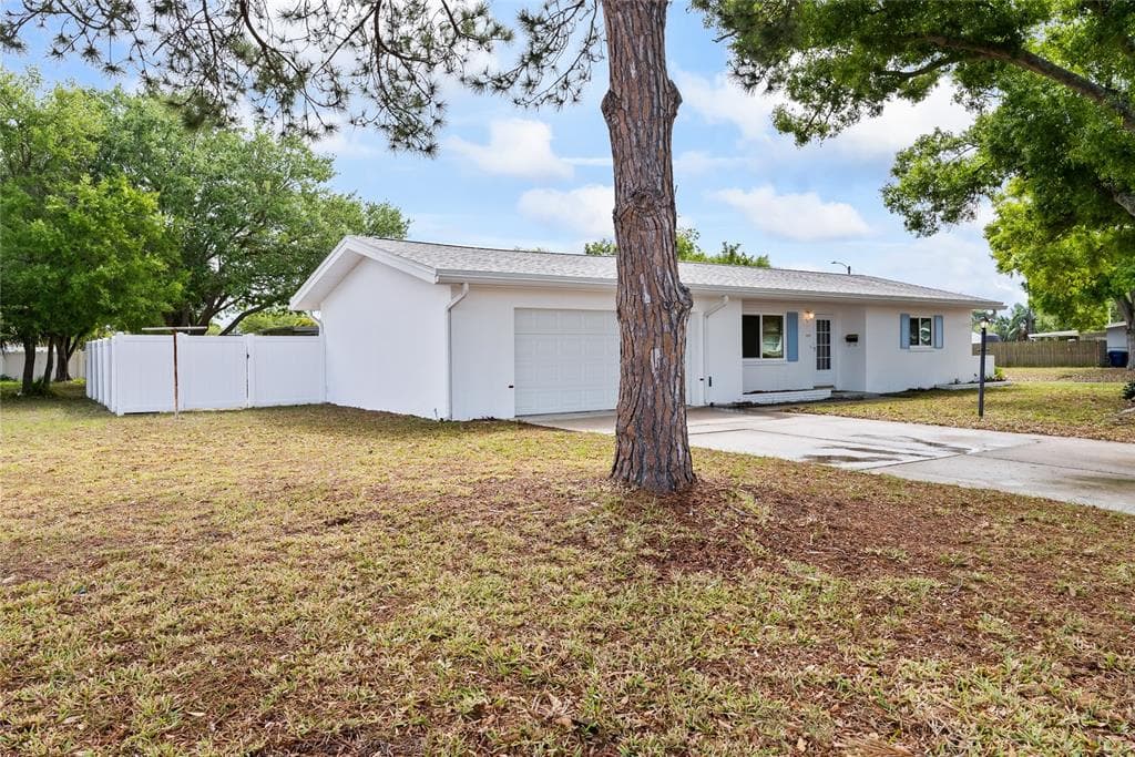 1510 REGINA DRIVE W LARGO, FL 33770