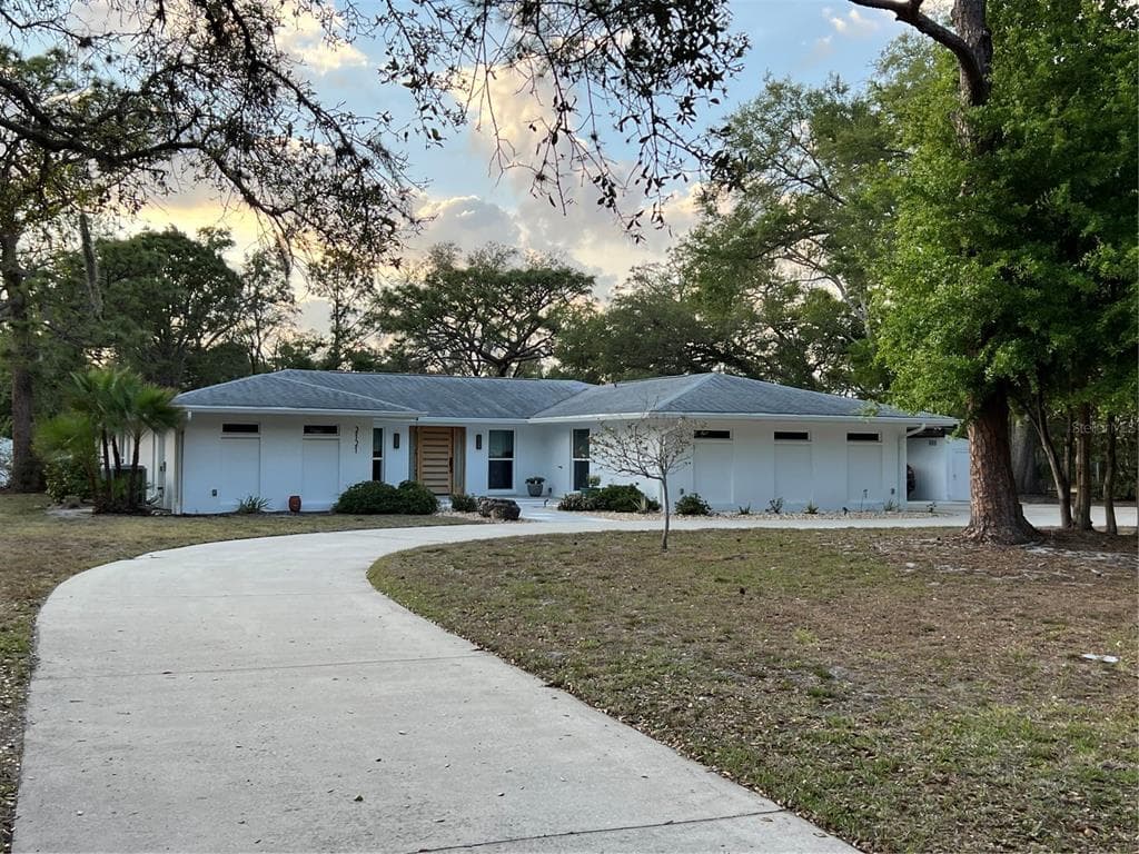2121 PADDOCK CIRCLE DUNEDIN, FL 34698