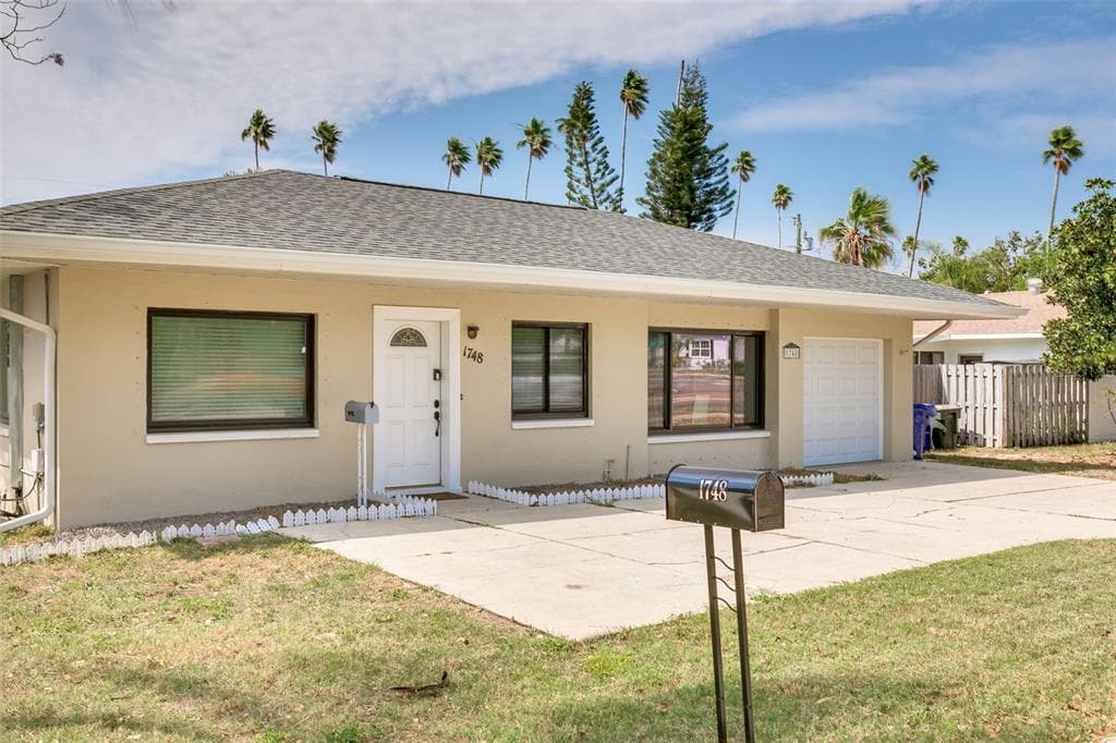 1748 BAYSHORE BOULEVARD DUNEDIN, FL 34698