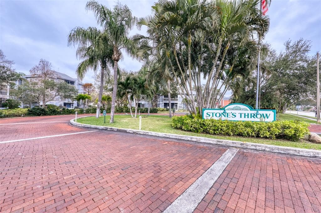 6801 STONESTHROW N UNIT 15202 ST PETERSBURG, FL 33710