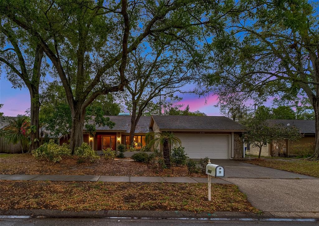 290 MAYFAIR CIRCLE E
