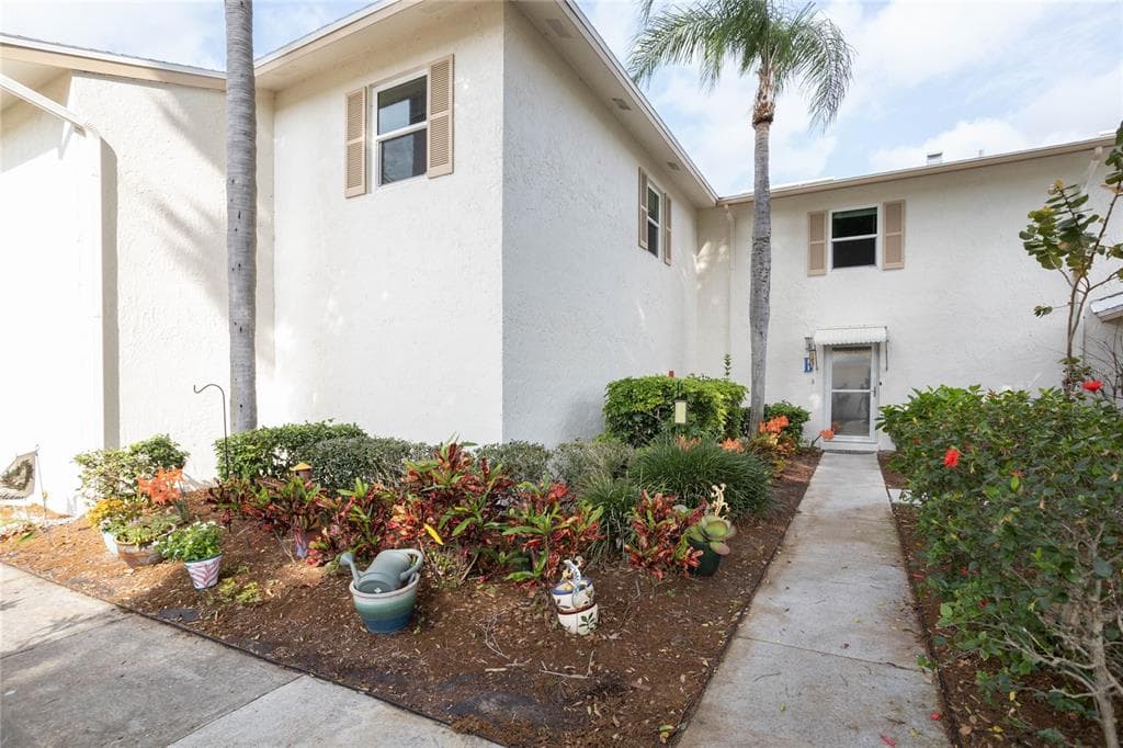 3210 39TH ST S UNIT B ST PETERSBURG, FL 33711