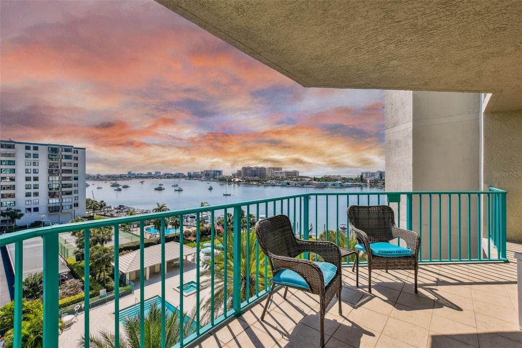 670 ISLAND WAY UNIT 706 CLEARWATER, FL 33767
