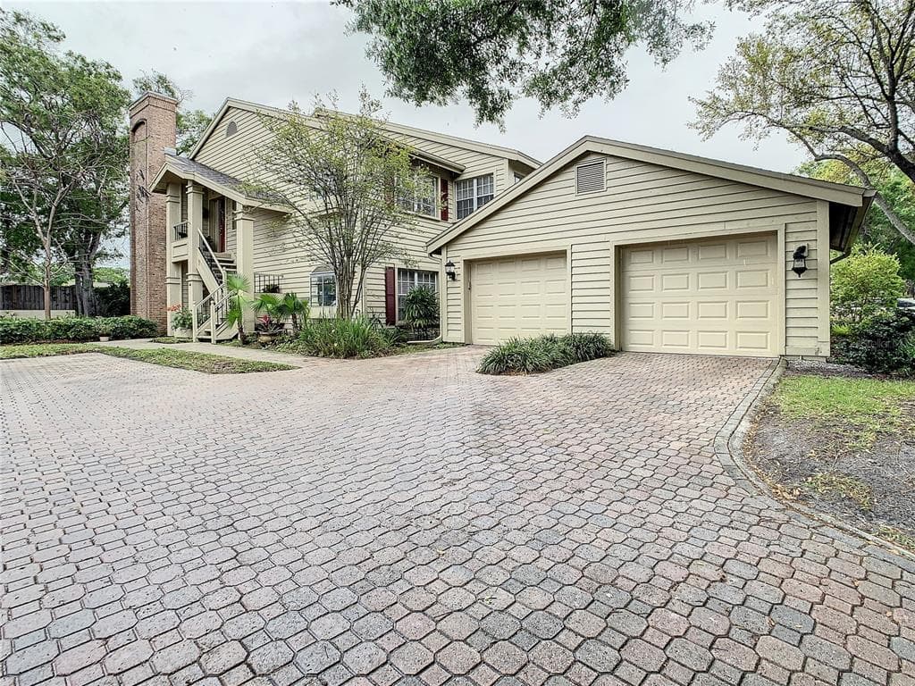 44 PELICAN PLACE BELLEAIR, FL 33756