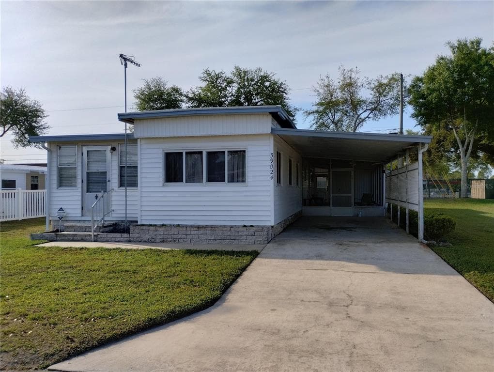 39024 OLA AVENUE ZEPHYRHILLS, FL 33542