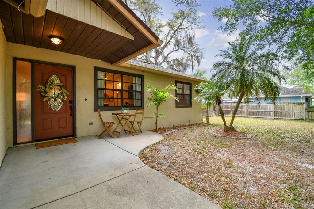 1117 LAKE STREET TARPON SPRINGS, FL 34689