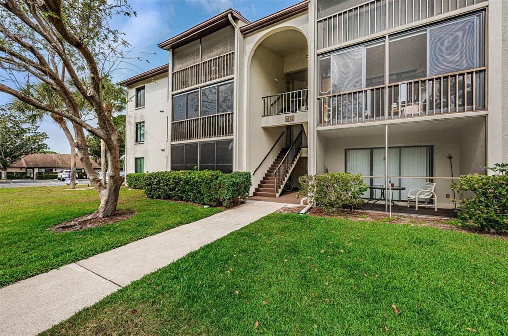 1871 PINE RIDGE WAY W UNIT A3 PALM HARBOR, FL 34684